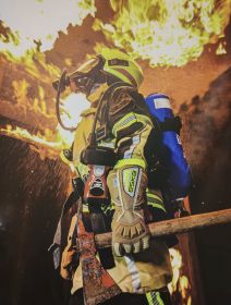 Eska_gloves2.jpg